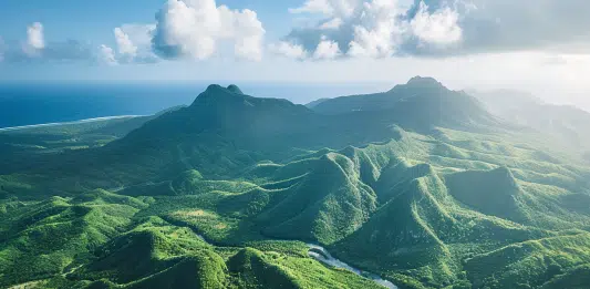 La Guadeloupe et ses contours : analyse topographique et géographique