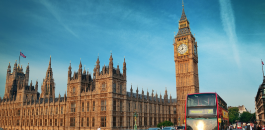 Un bus londonien devant Big Ben